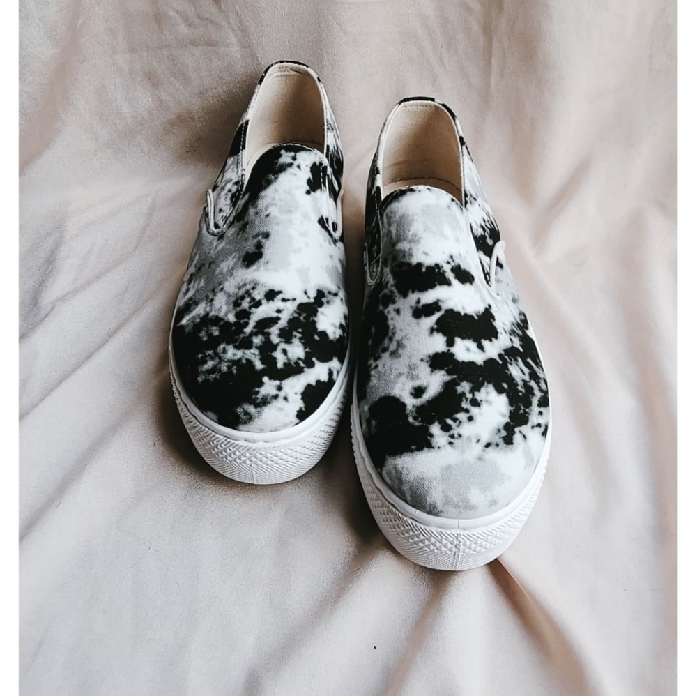 🚨FEW PAIRS LEFT// Tie Dye sneaker - Picture 4 of 4